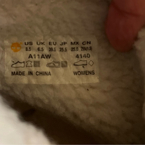 Unique Timberland boots. Size 8.5. Gray with distressed gold toe. Sueded sides - Picture 12 of 12